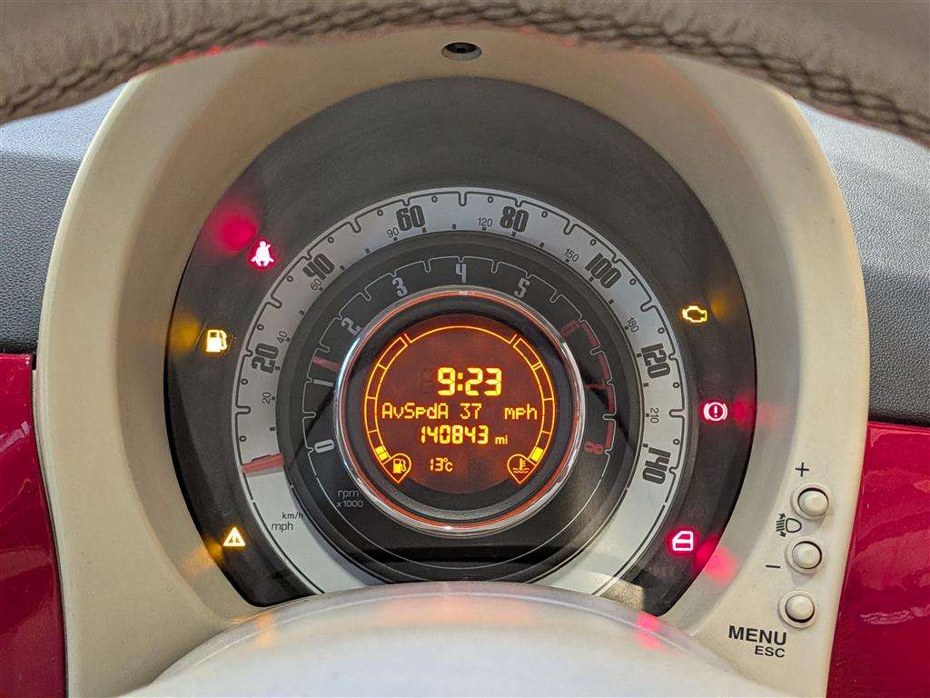 <p>2009 FIAT 500 LOUNGE</p>