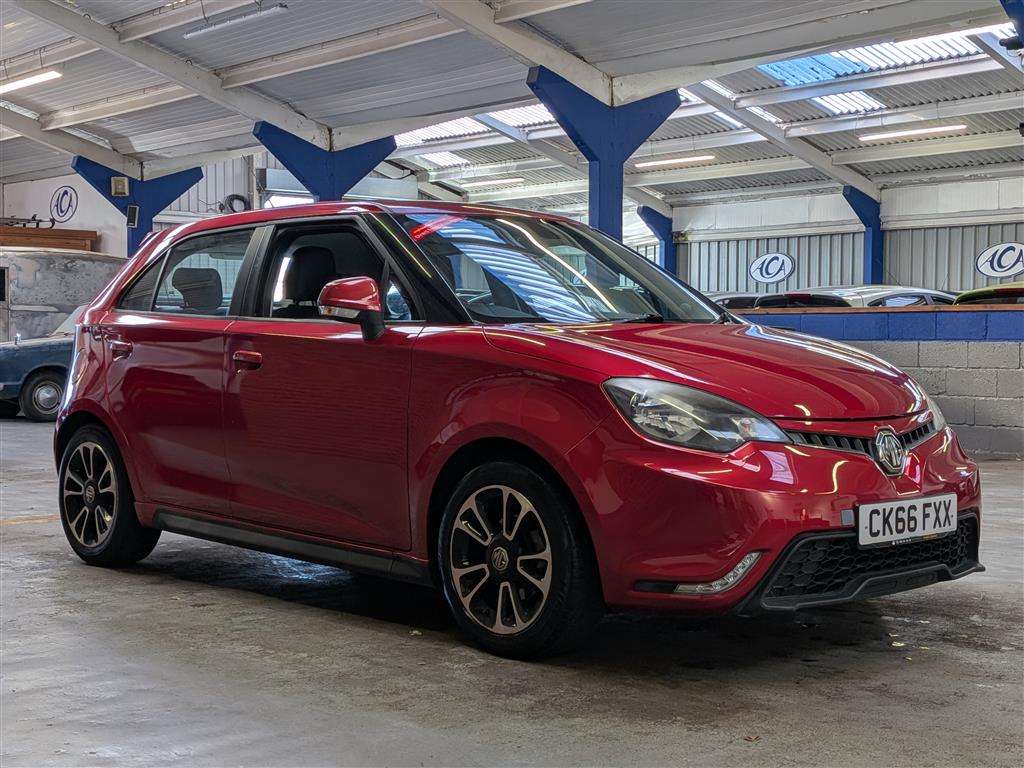 <p>2016 MG 3 STYLE LUX VTI-TECH</p>