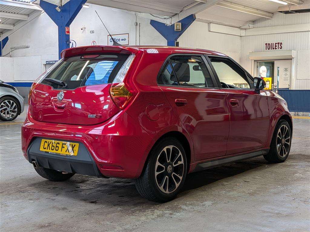 <p>2016 MG 3 STYLE LUX VTI-TECH</p>