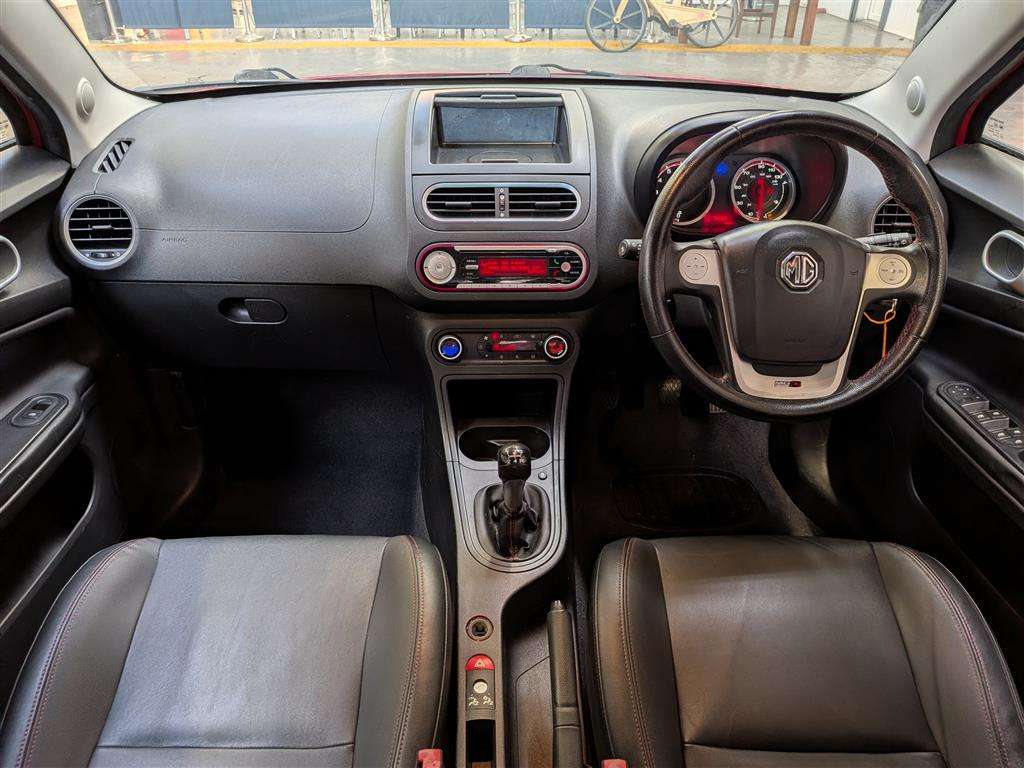 <p>2016 MG 3 STYLE LUX VTI-TECH</p>