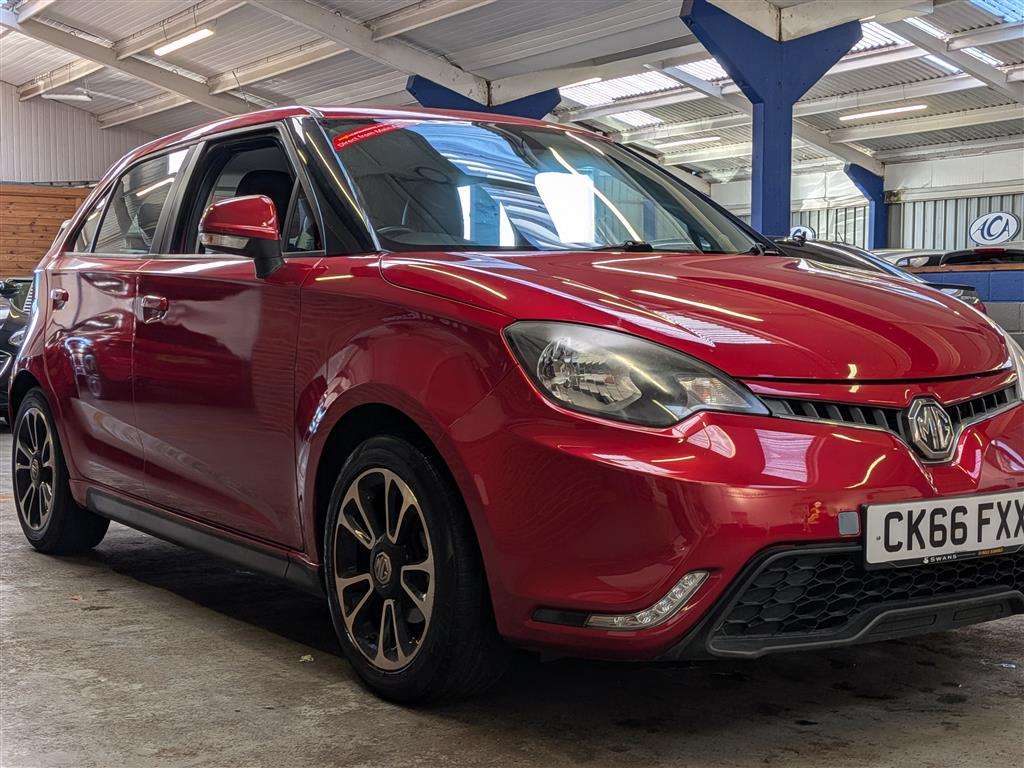 <p>2016 MG 3 STYLE LUX VTI-TECH</p>