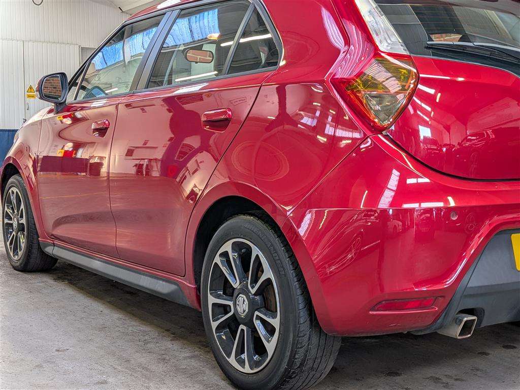 <p>2016 MG 3 STYLE LUX VTI-TECH</p>