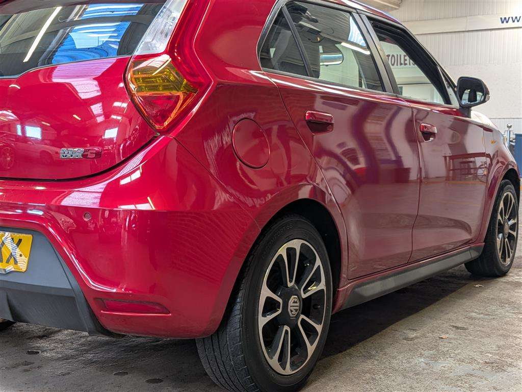 <p>2016 MG 3 STYLE LUX VTI-TECH</p>