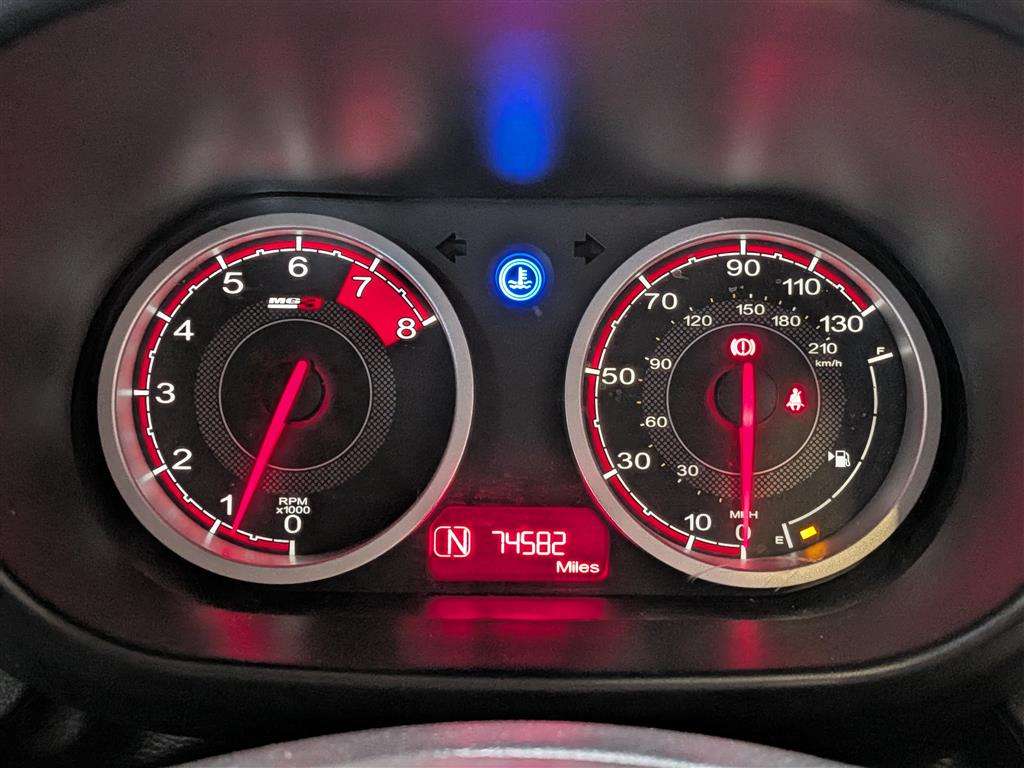 <p>2016 MG 3 STYLE LUX VTI-TECH</p>
