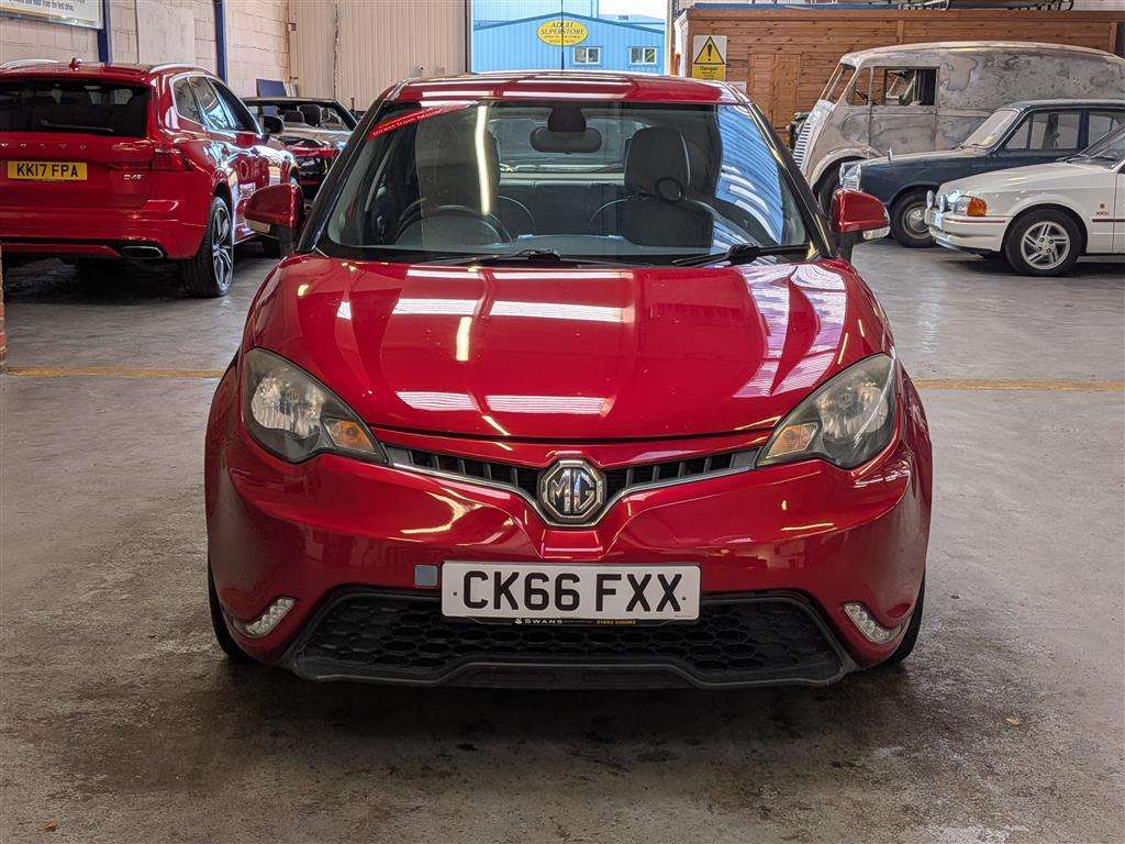 <p>2016 MG 3 STYLE LUX VTI-TECH</p>