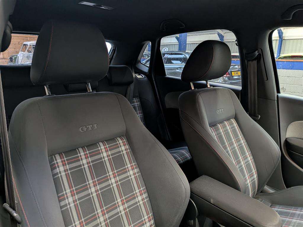 <p>2013 VOLKSWAGEN POLO GTI S-A 180</p>
