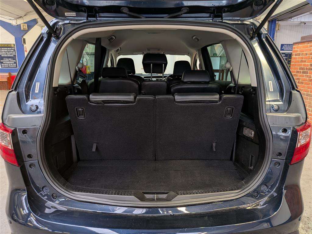 <p>2015 MAZDA 5 SPORT VENTURE D</p>