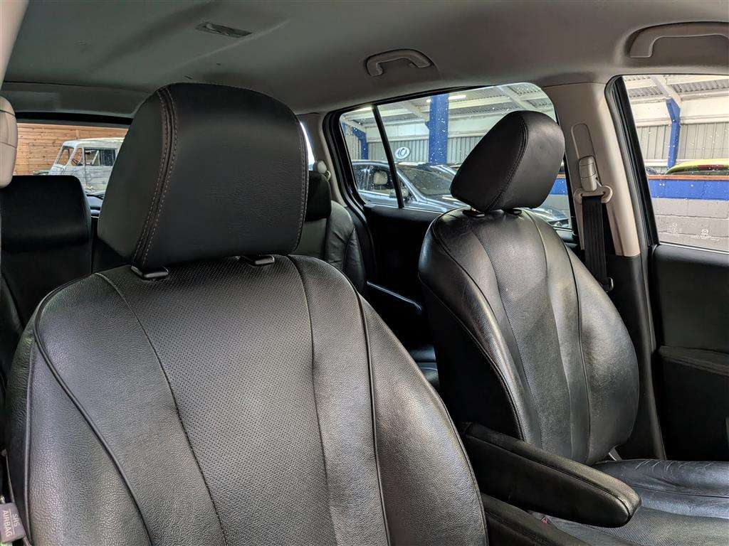 <p>2015 MAZDA 5 SPORT VENTURE D</p>