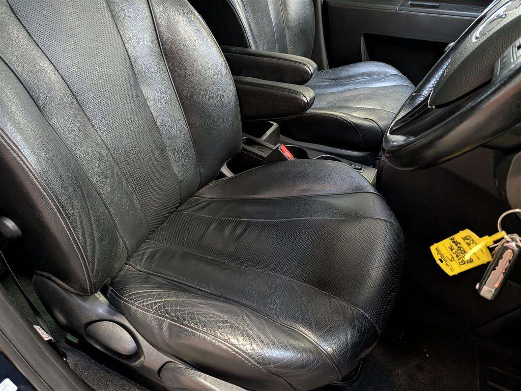 <p>2015 MAZDA 5 SPORT VENTURE D</p>