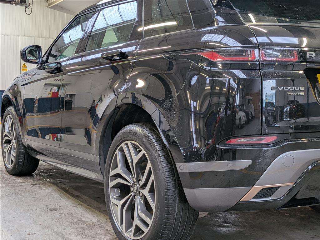 <p>2020 LAND ROVER RANGE ROVER EVOQUE R-DYN</p>