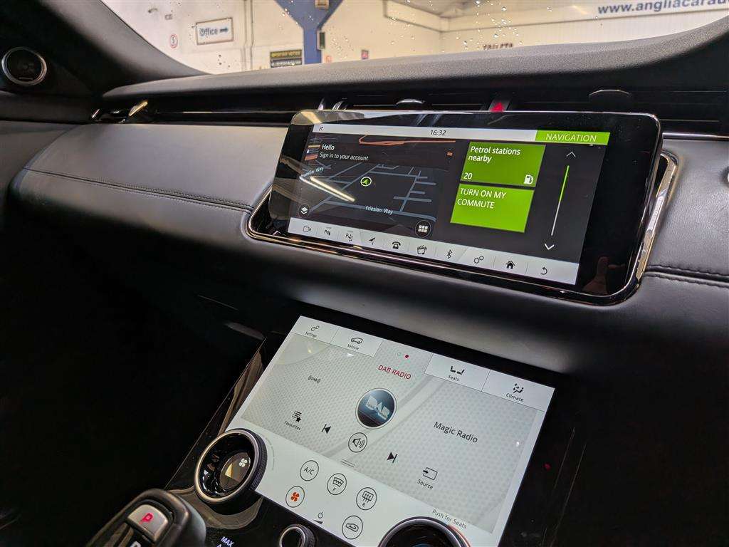 <p>2020 LAND ROVER RANGE ROVER EVOQUE R-DYN</p>