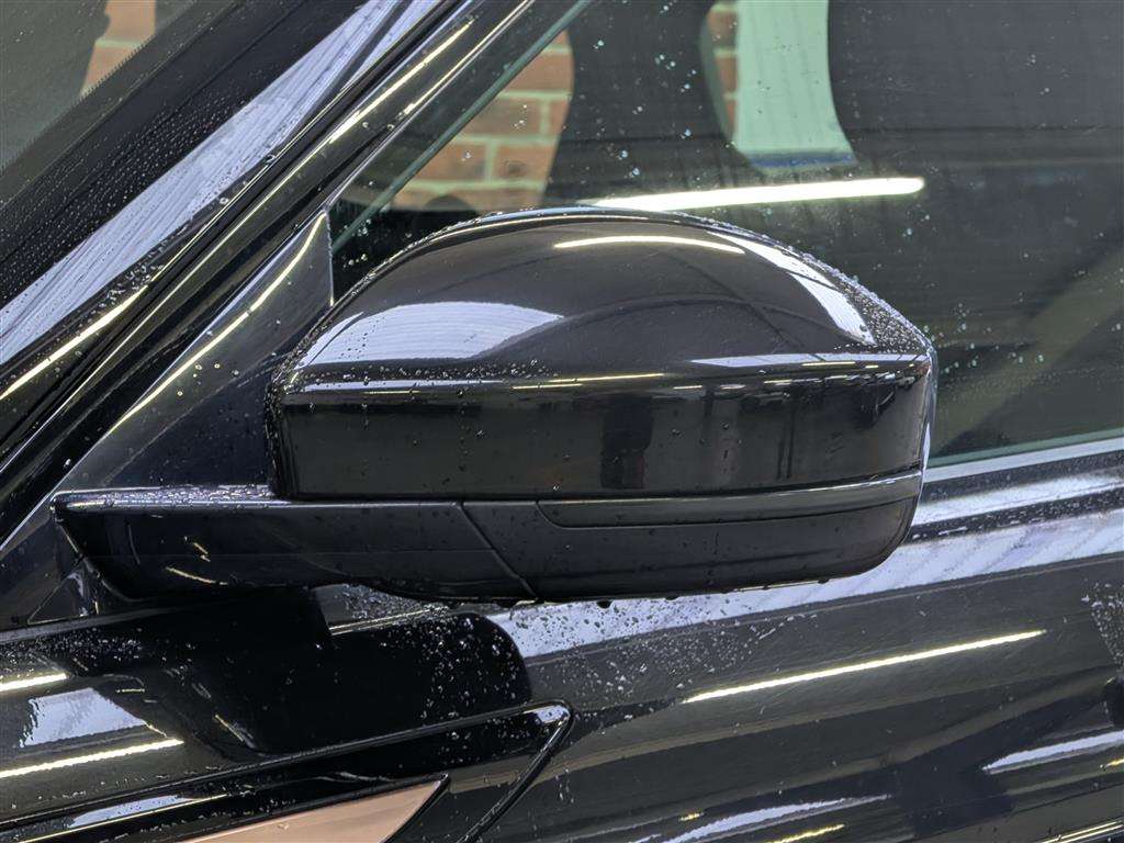 <p>2020 LAND ROVER RANGE ROVER EVOQUE R-DYN</p>