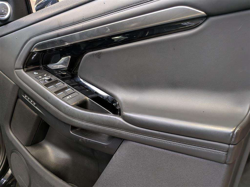 <p>2020 LAND ROVER RANGE ROVER EVOQUE R-DYN</p>