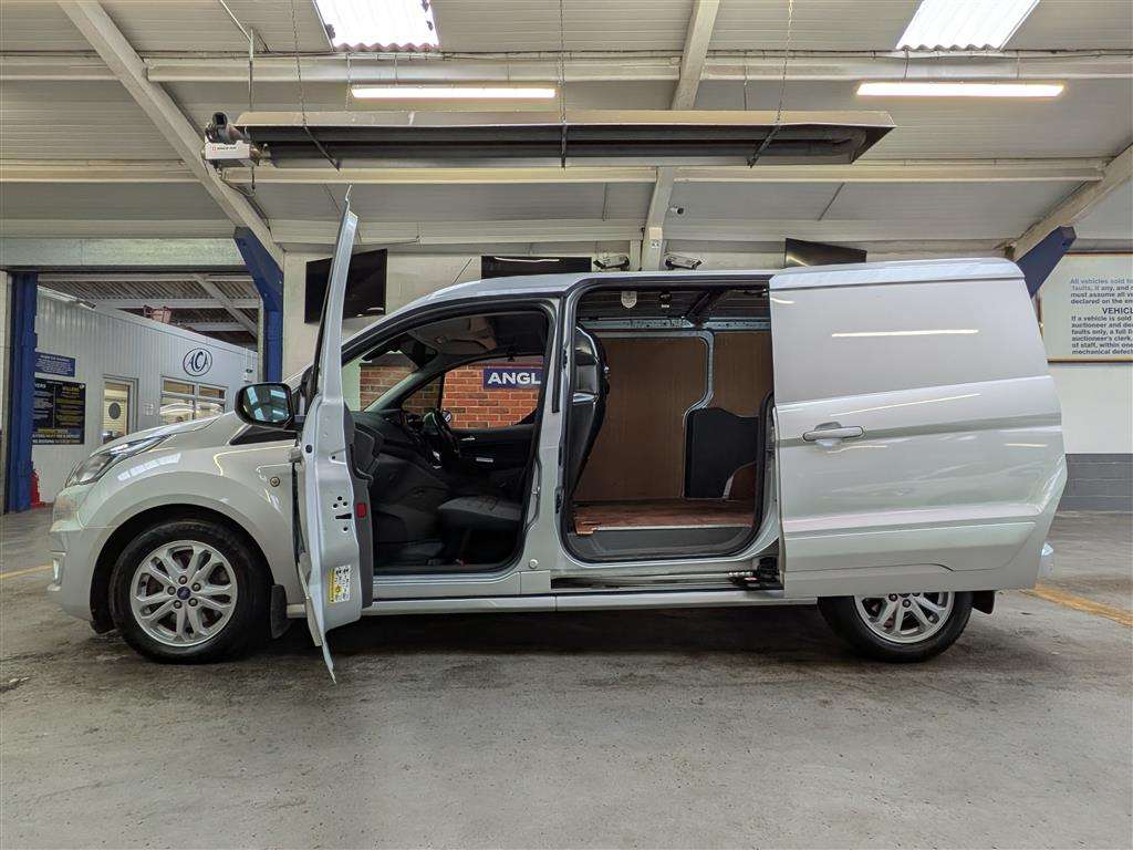 <p>2019 FORD TRANSIT CONNECT 240 LTD T AUTO</p>