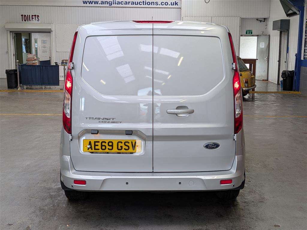 <p>2019 FORD TRANSIT CONNECT 240 LTD T AUTO</p>