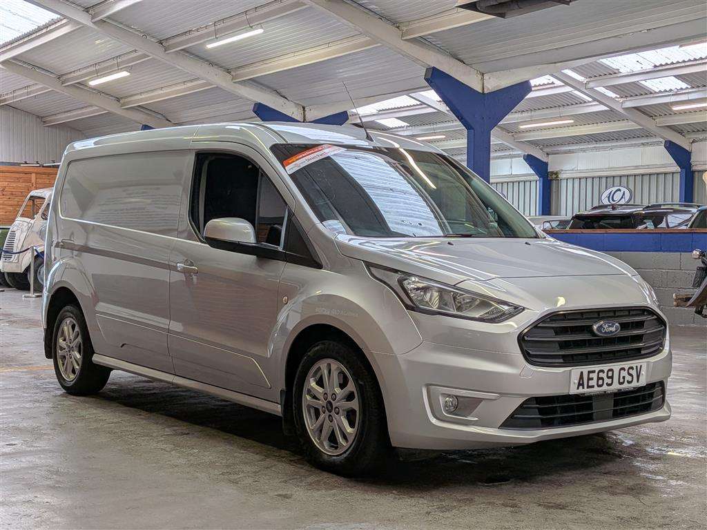 <p>2019 FORD TRANSIT CONNECT 240 LTD T AUTO</p>