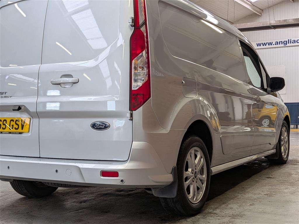 <p>2019 FORD TRANSIT CONNECT 240 LTD T AUTO</p>