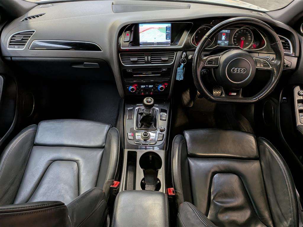 <p>2015 AUDI A4 S LINE BLACK EDITION T</p>