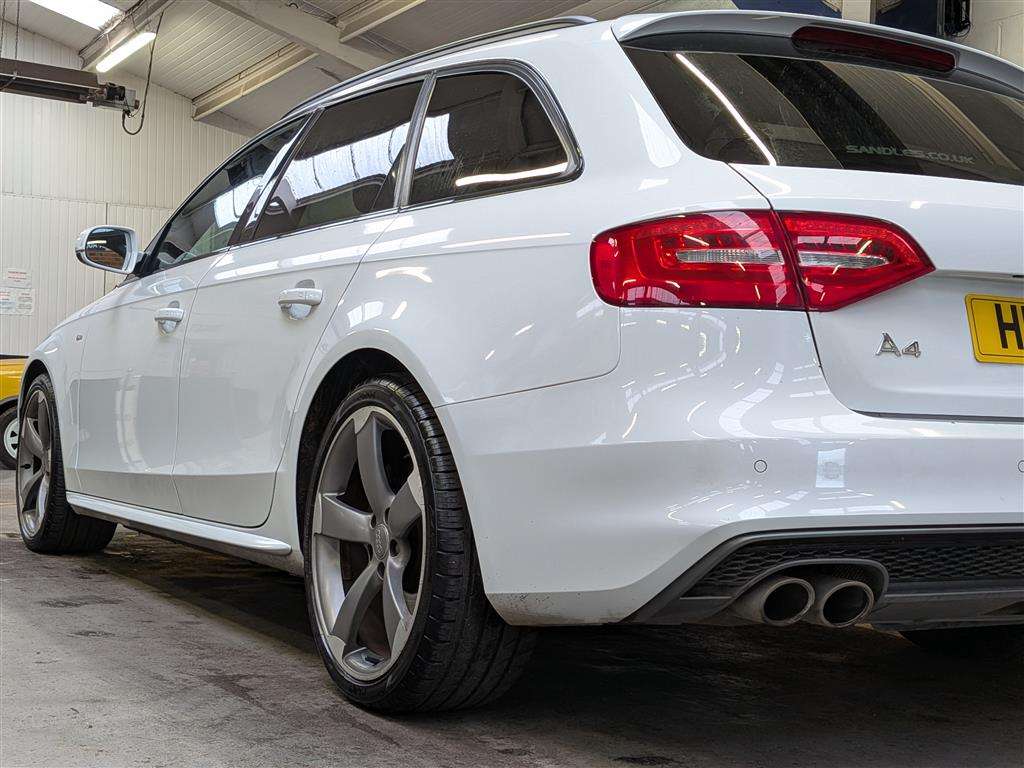 <p>2015 AUDI A4 S LINE BLACK EDITION T</p>