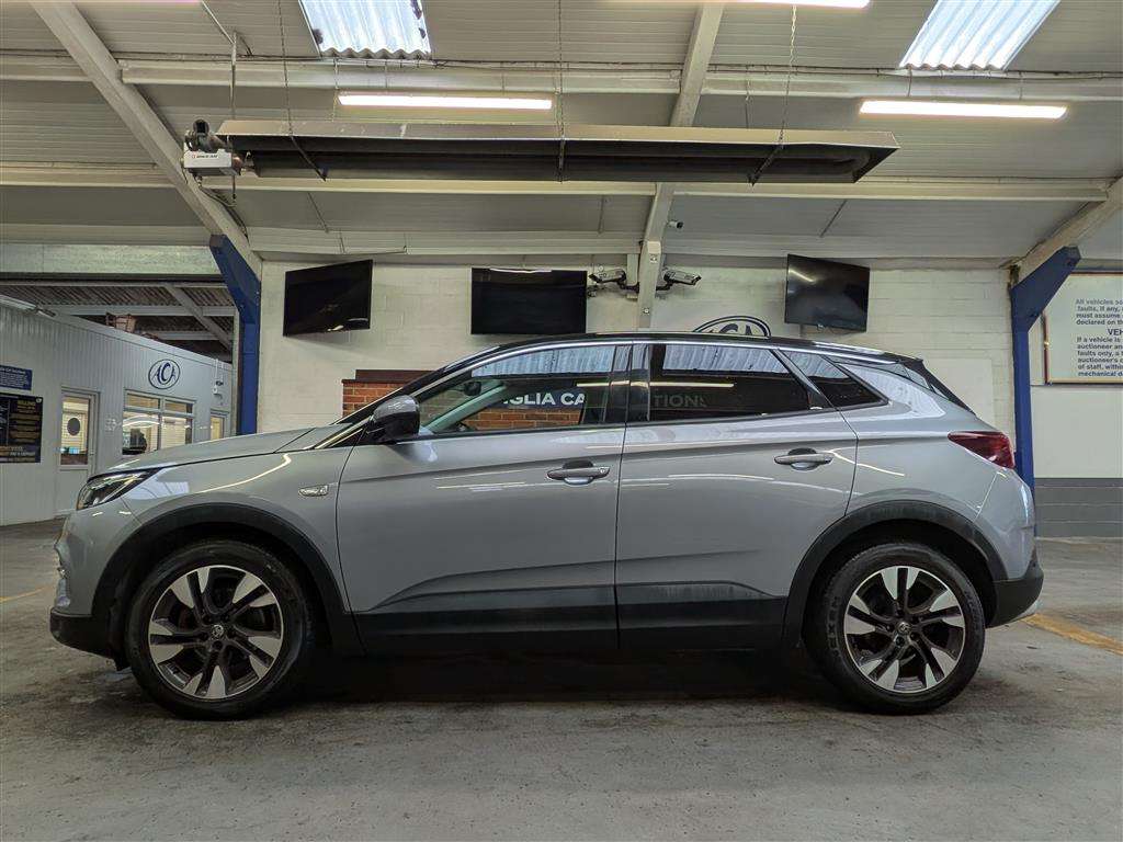 <p>2020 VAUXHALL GRANDLAND X SRI NAV TURBO</p>