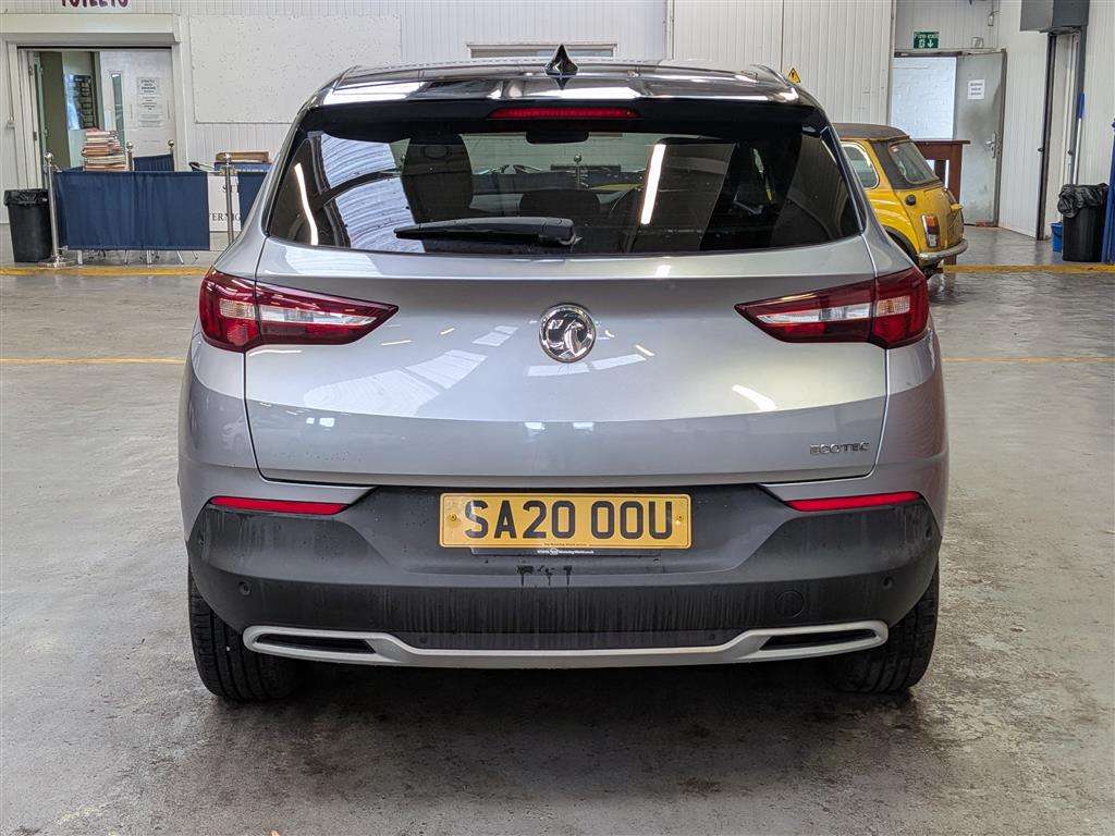 <p>2020 VAUXHALL GRANDLAND X SRI NAV TURBO</p>