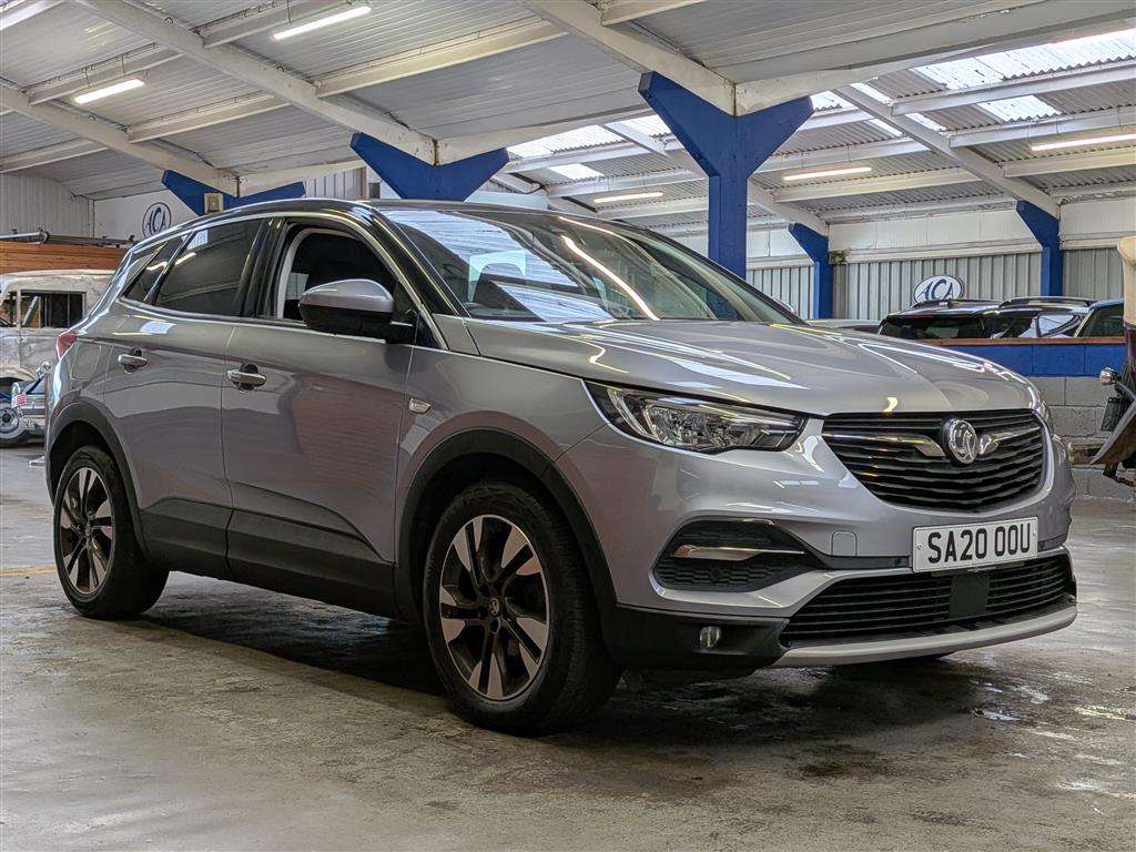 <p>2020 VAUXHALL GRANDLAND X SRI NAV TURBO</p>