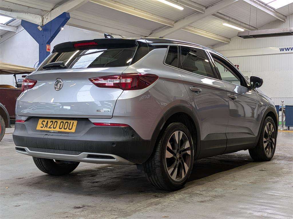 <p>2020 VAUXHALL GRANDLAND X SRI NAV TURBO</p>