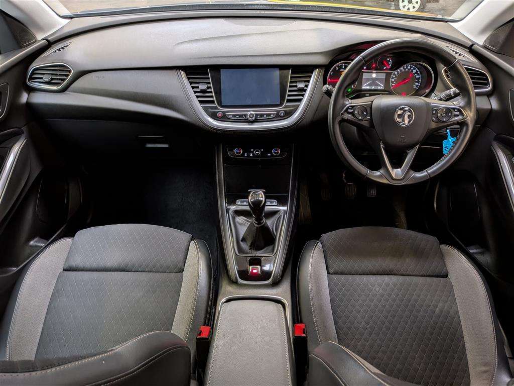 <p>2020 VAUXHALL GRANDLAND X SRI NAV TURBO</p>