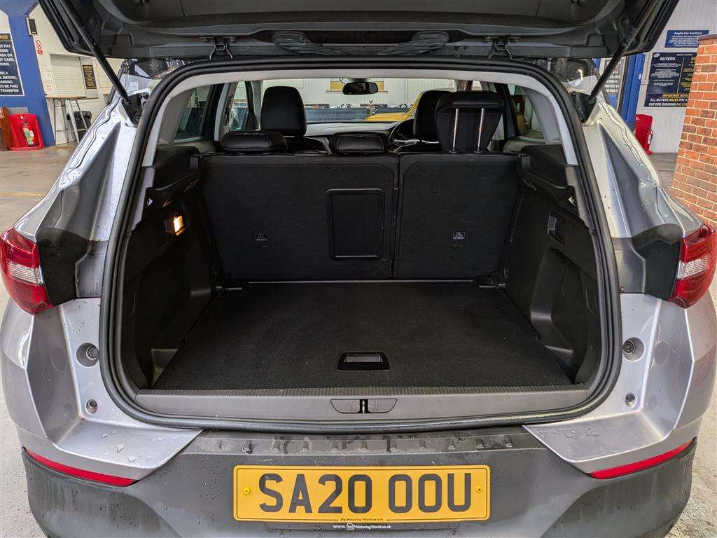 <p>2020 VAUXHALL GRANDLAND X SRI NAV TURBO</p>