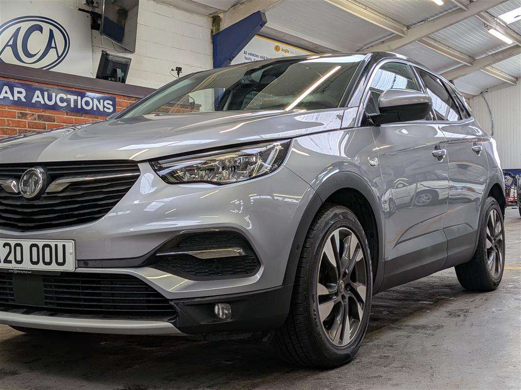 <p>2020 VAUXHALL GRANDLAND X SRI NAV TURBO</p>