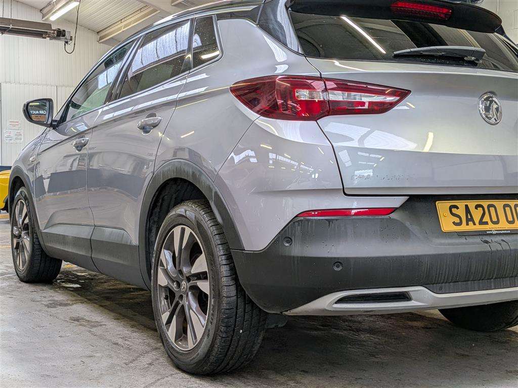 <p>2020 VAUXHALL GRANDLAND X SRI NAV TURBO</p>