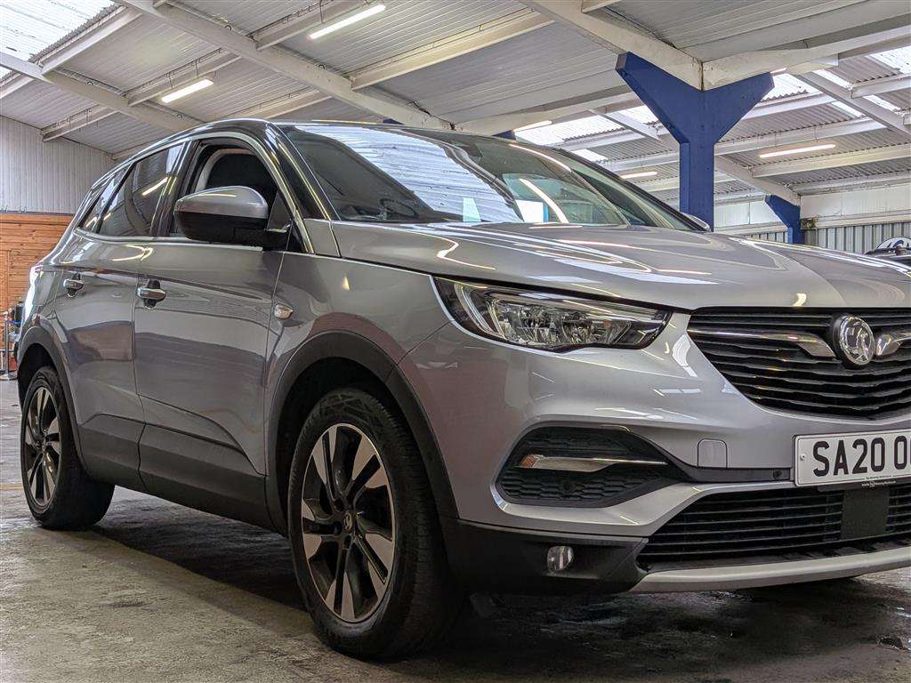 <p>2020 VAUXHALL GRANDLAND X SRI NAV TURBO</p>