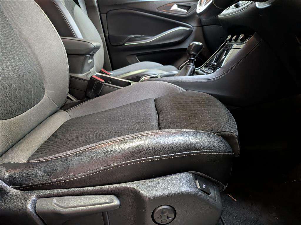 <p>2020 VAUXHALL GRANDLAND X SRI NAV TURBO</p>