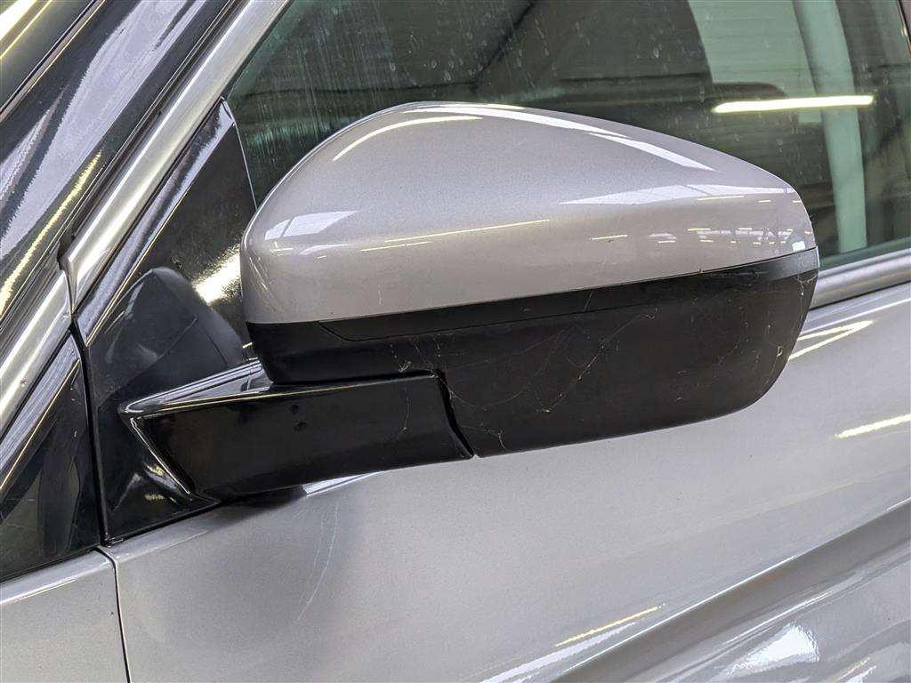 <p>2020 VAUXHALL GRANDLAND X SRI NAV TURBO</p>