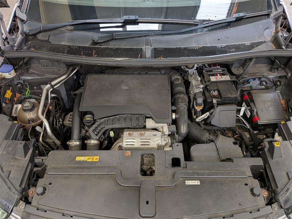 <p>2020 VAUXHALL GRANDLAND X SRI NAV TURBO</p>