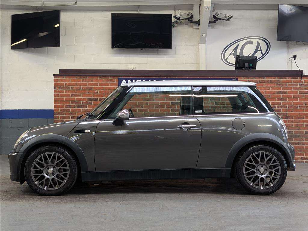 <p>2005 MINI MINI COOPER PARK LANE</p>