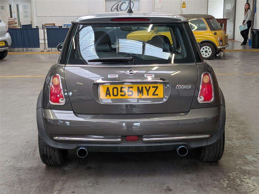 <p>2005 MINI MINI COOPER PARK LANE</p>