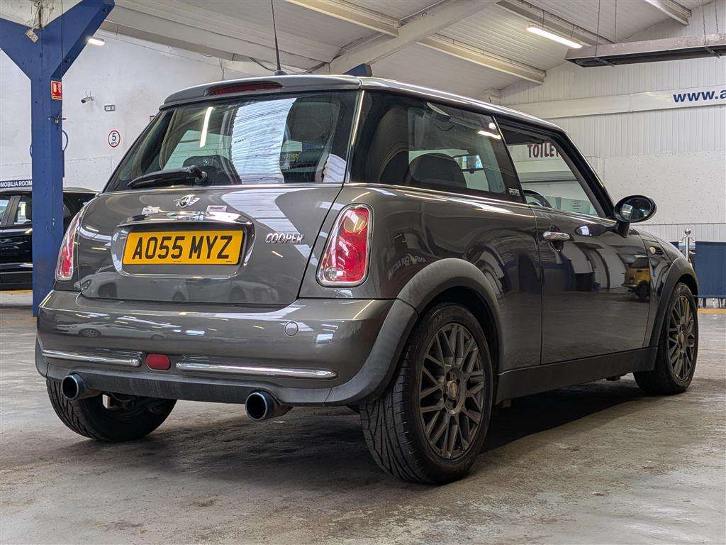 <p>2005 MINI MINI COOPER PARK LANE</p>