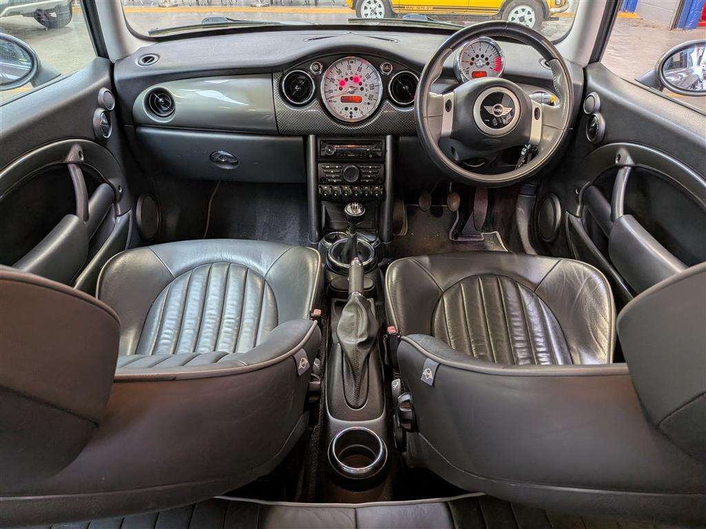 <p>2005 MINI MINI COOPER PARK LANE</p>