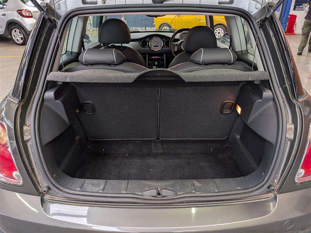 <p>2005 MINI MINI COOPER PARK LANE</p>