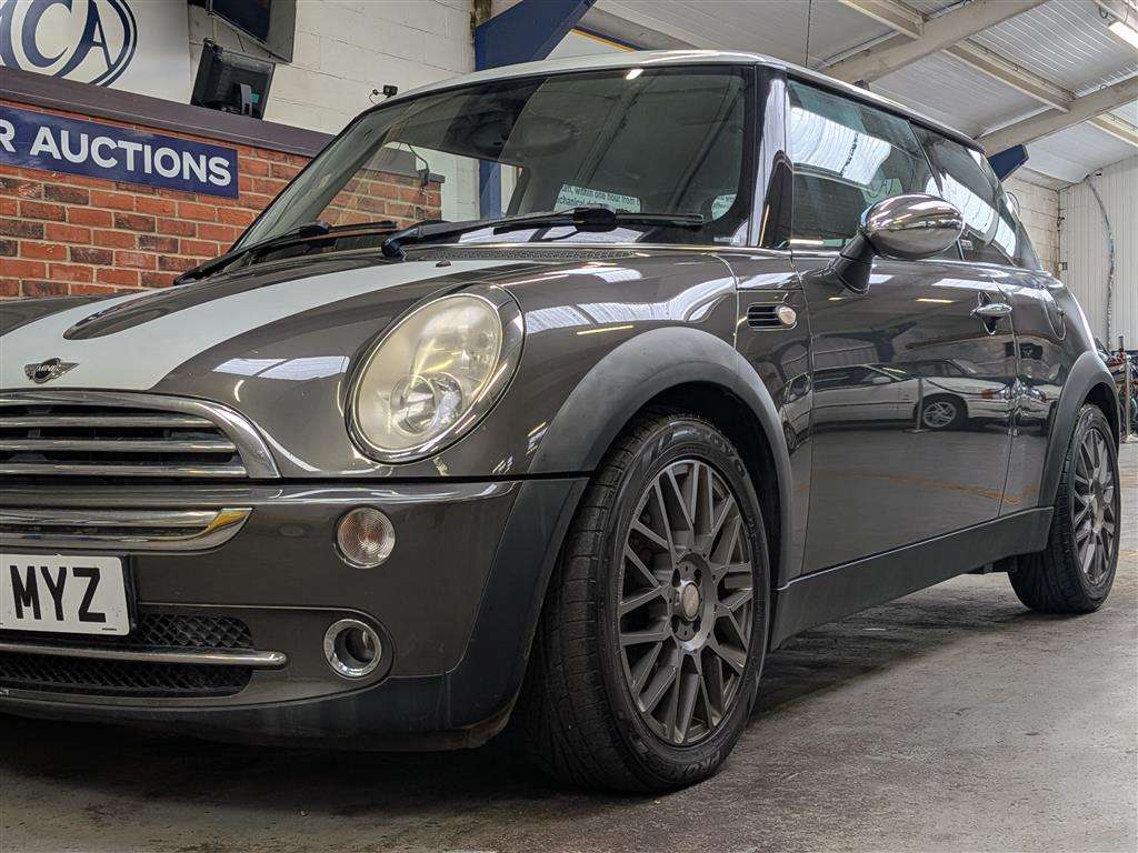 <p>2005 MINI MINI COOPER PARK LANE</p>