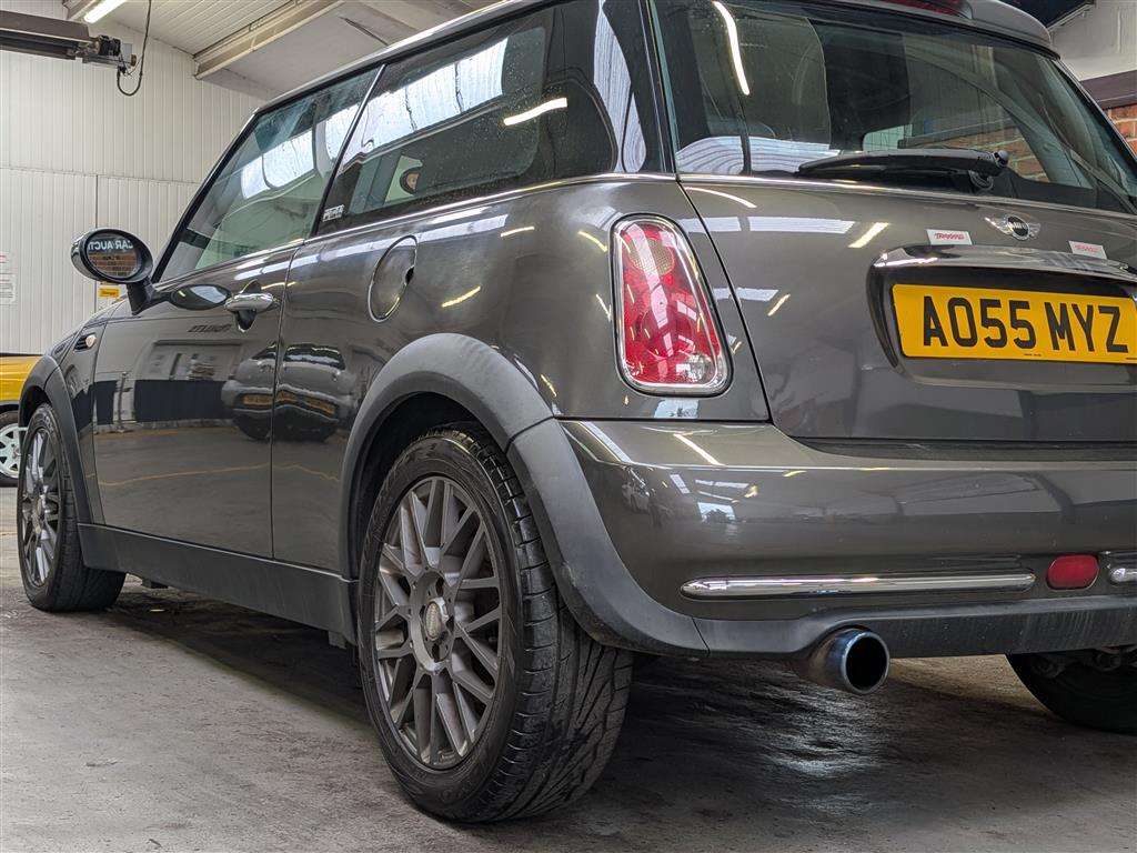 <p>2005 MINI MINI COOPER PARK LANE</p>