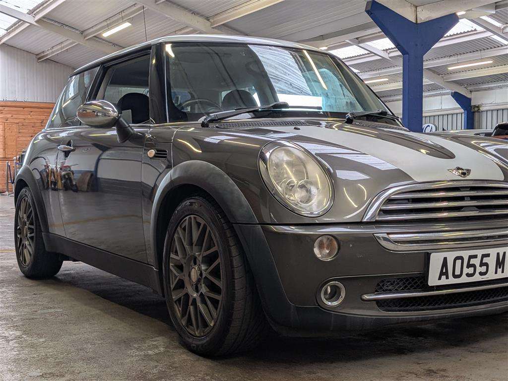 <p>2005 MINI MINI COOPER PARK LANE</p>