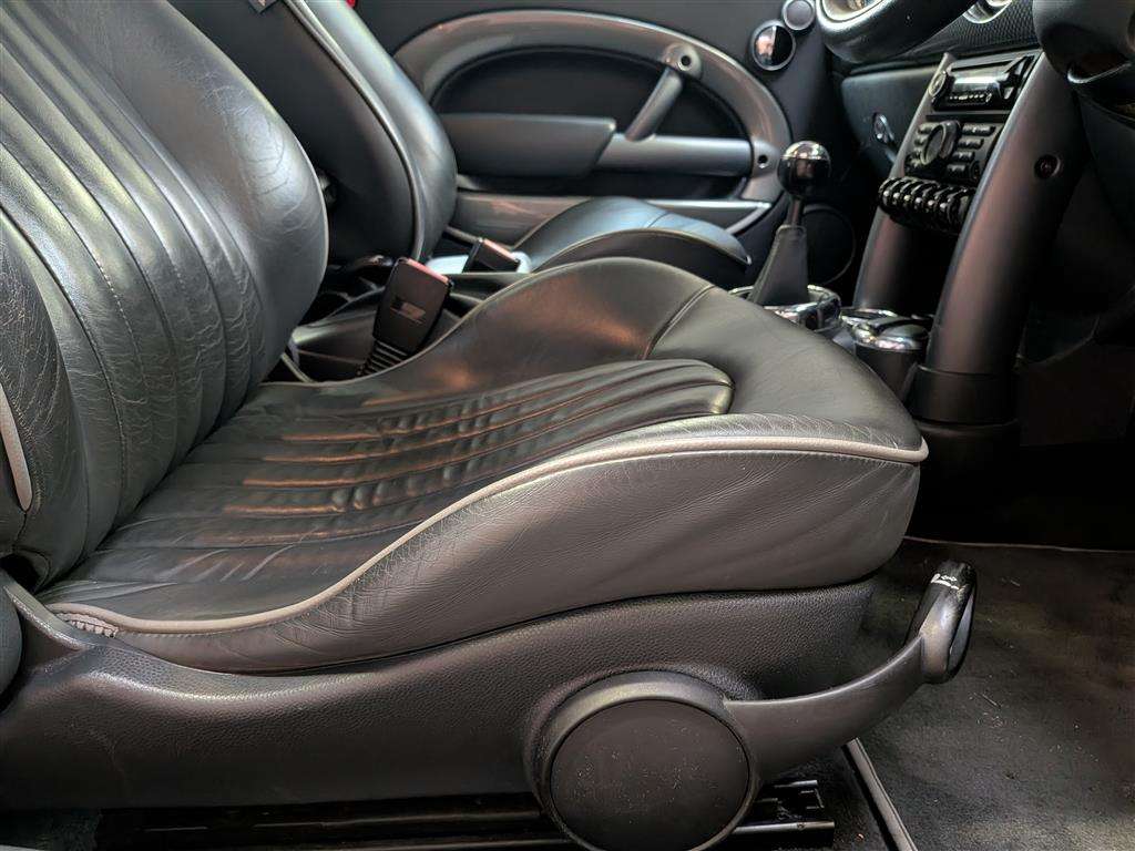 <p>2005 MINI MINI COOPER PARK LANE</p>