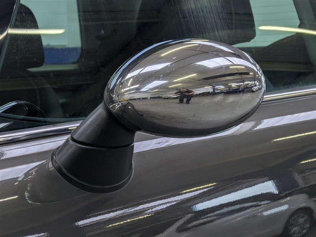 <p>2005 MINI MINI COOPER PARK LANE</p>