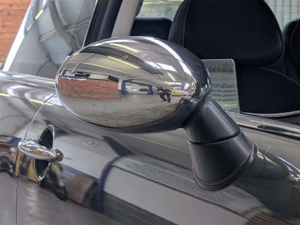 <p>2005 MINI MINI COOPER PARK LANE</p>