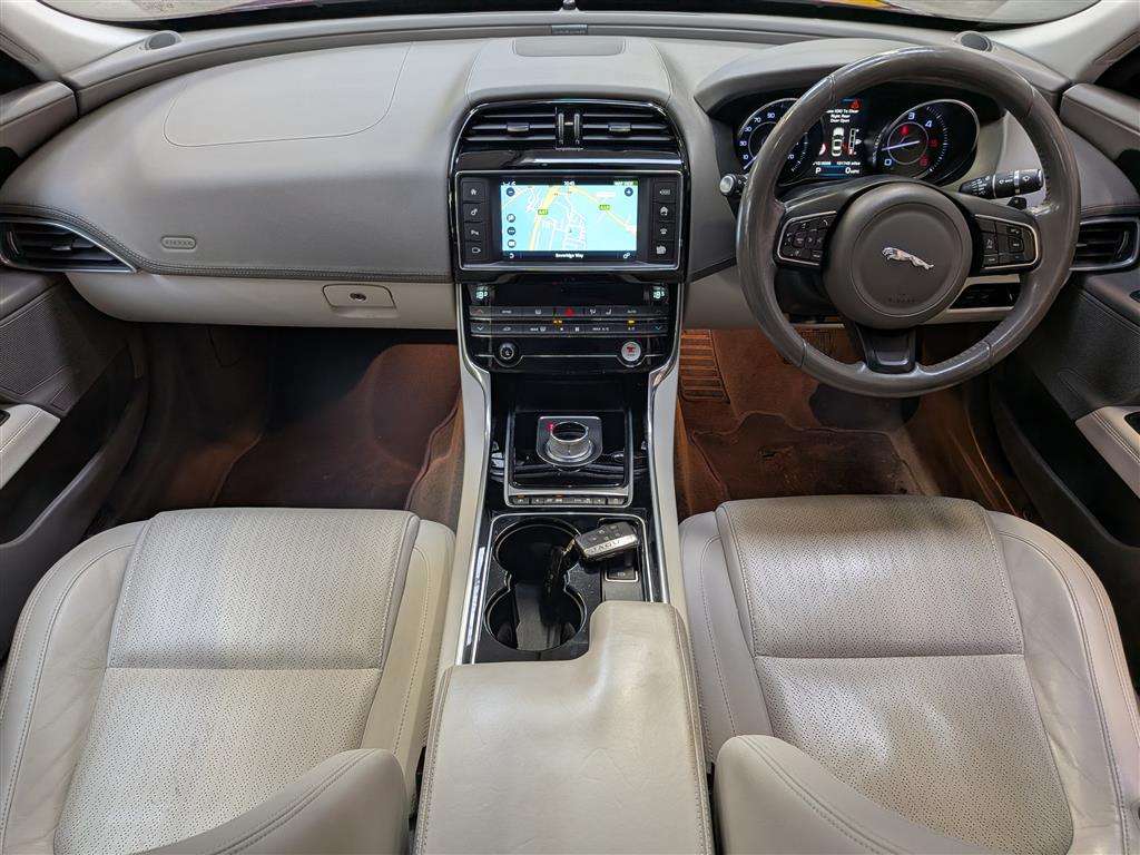 <p>2015 JAGUAR XE PORTFOLIO D AUTO</p>