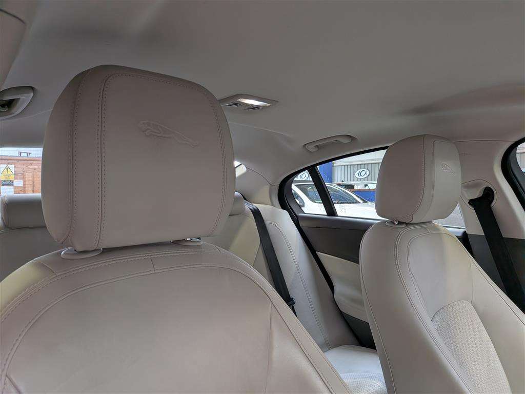 <p>2015 JAGUAR XE PORTFOLIO D AUTO</p>