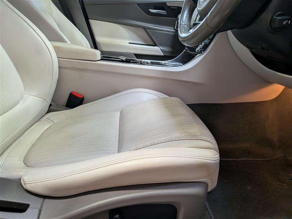<p>2015 JAGUAR XE PORTFOLIO D AUTO</p>