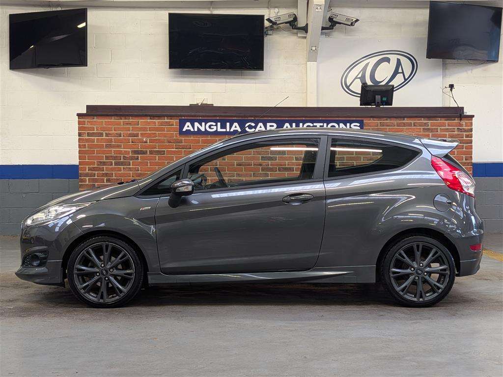 <p>2017 FORD FIESTA ST-LINE</p>